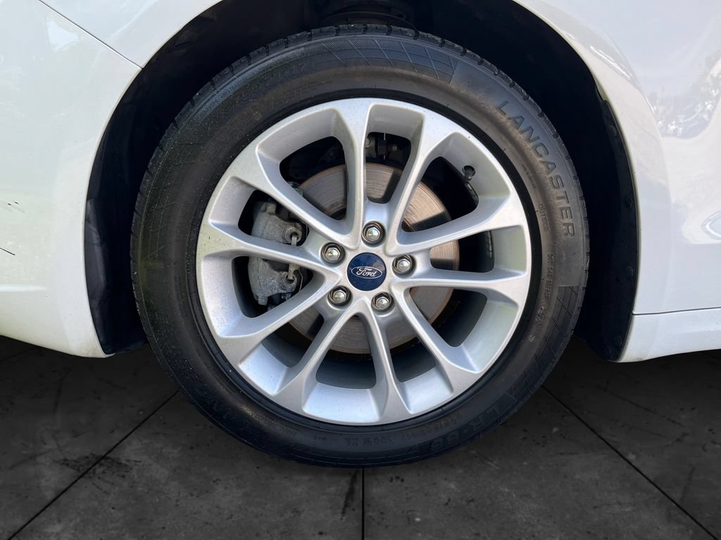 Used 2019 Ford Fusion SE FWD image 14