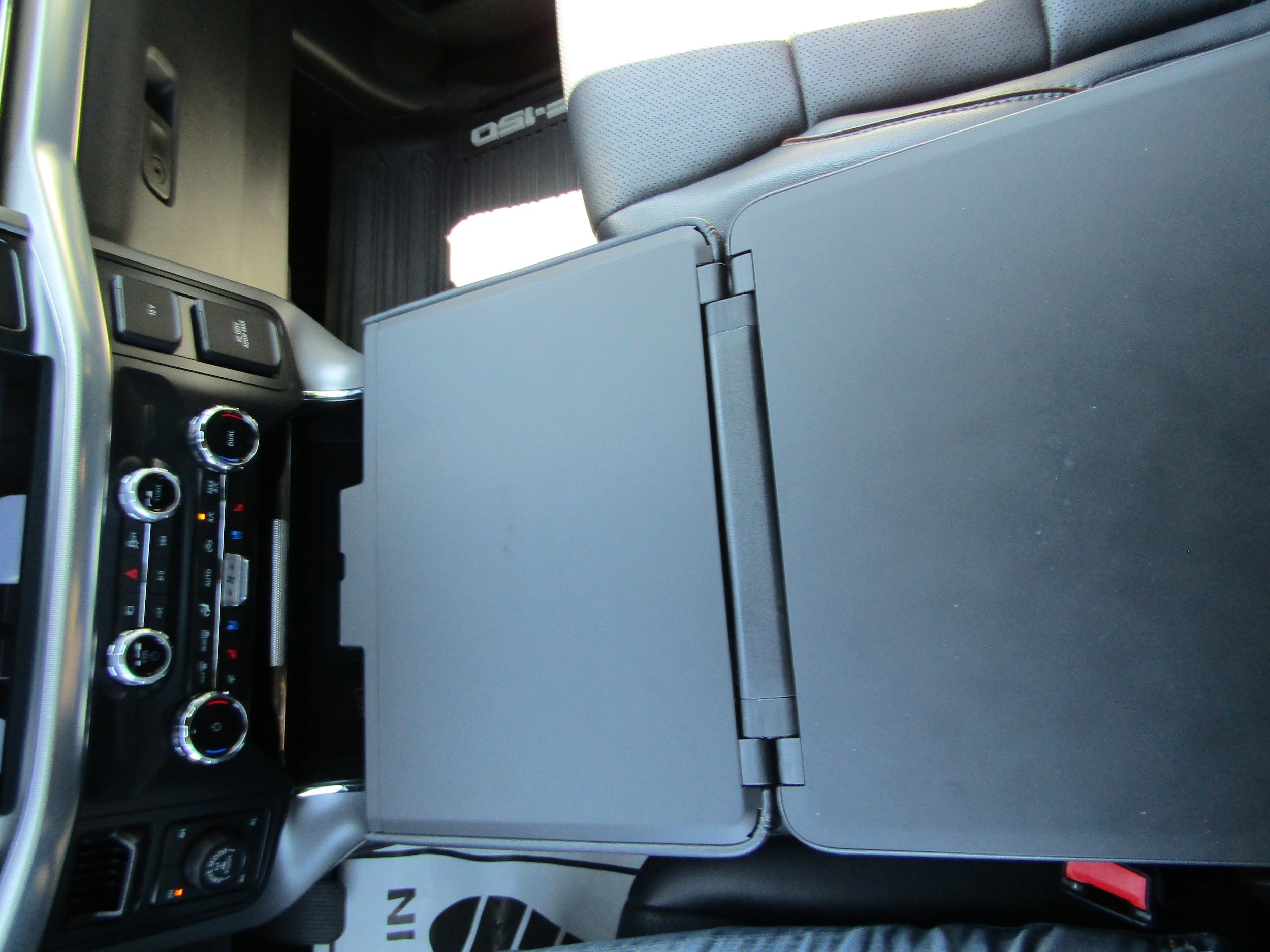 Used 2025 Ford F150 Lariat w/ Equipment Group 501A Mid AWD/4WD image 33