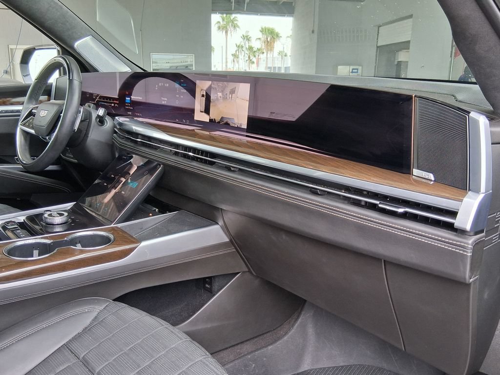 Certified 2025 Cadillac Escalade ESV Sport Platinum w/ LPO, Floor Liner Package AWD/4WD image 18