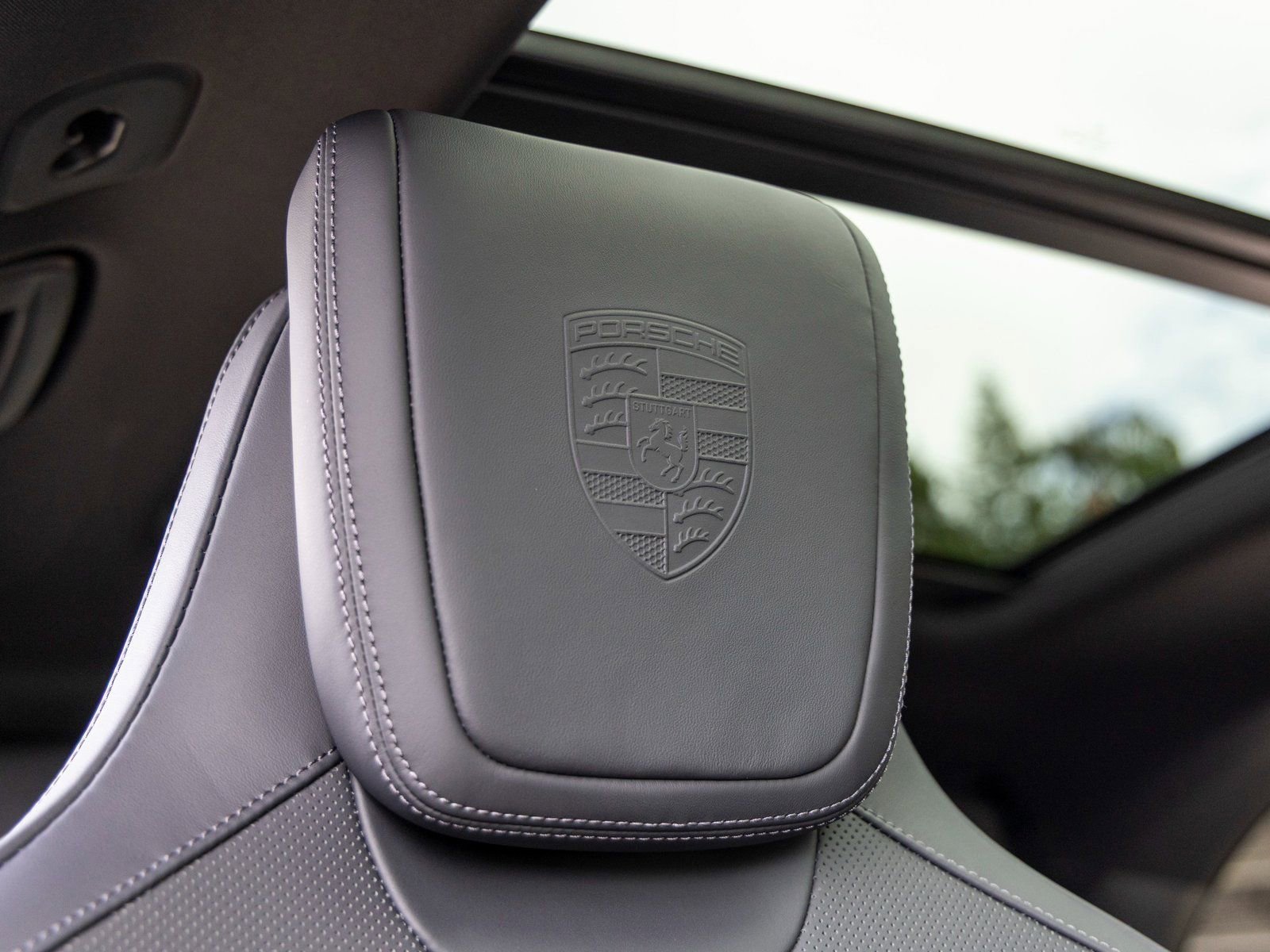 Certified 2025 Porsche Macan Electric image 58