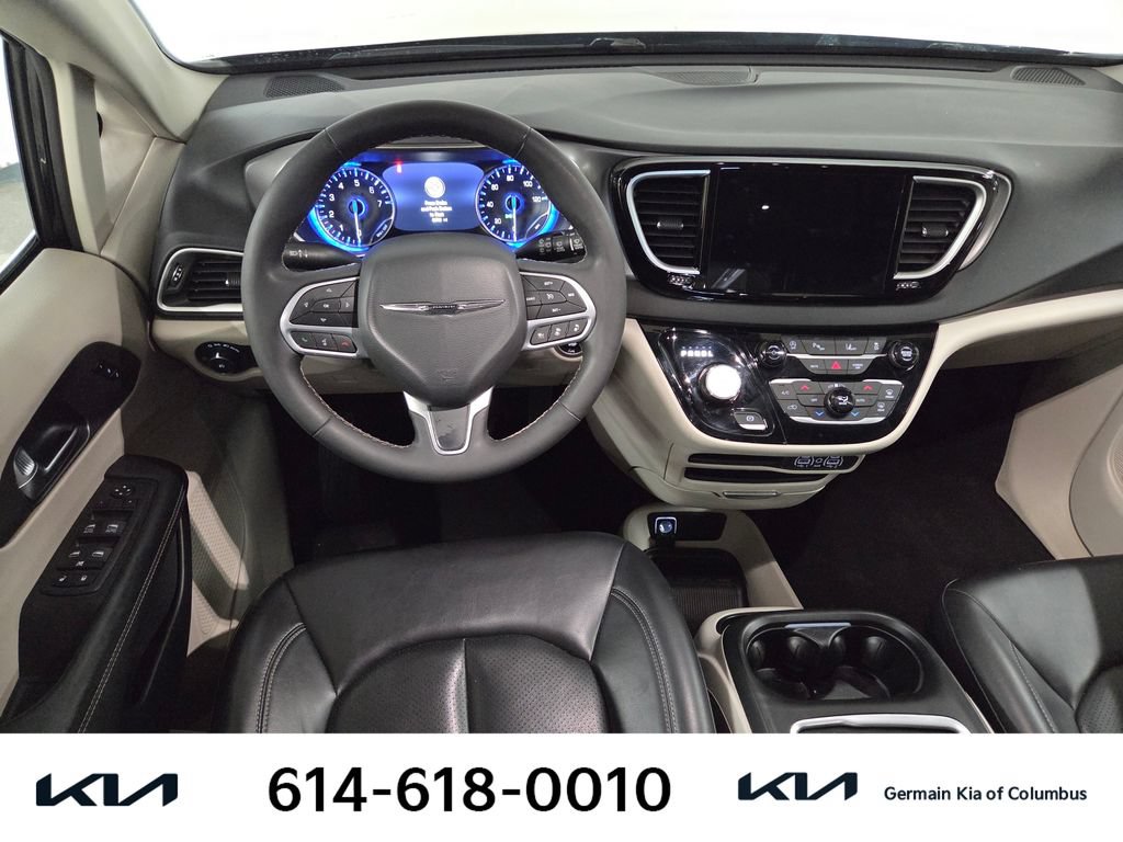 Used 2023 Chrysler Pacifica Touring-L FWD image 16