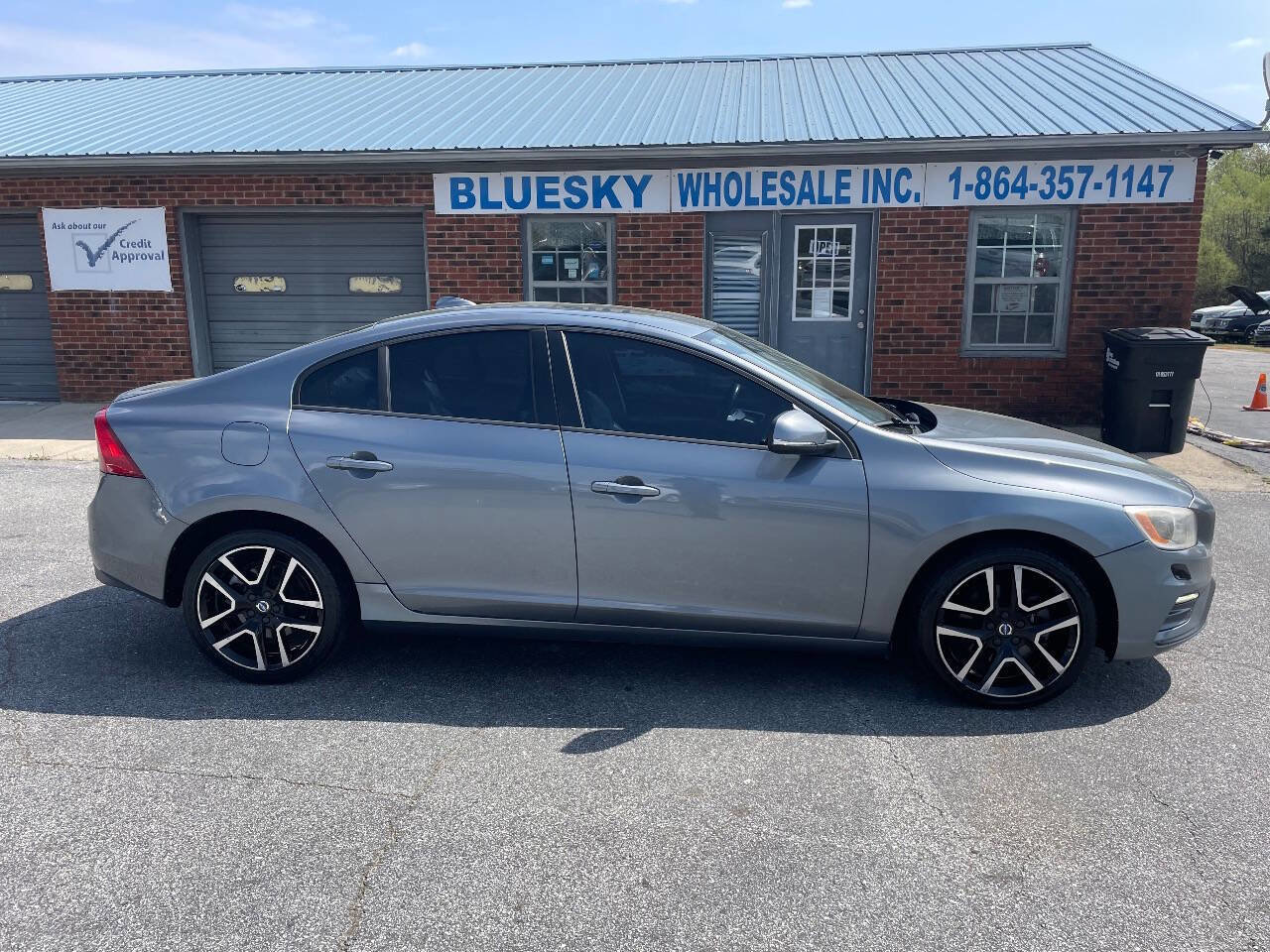 Used 2017 Volvo S60 T5 Dynamic image 1