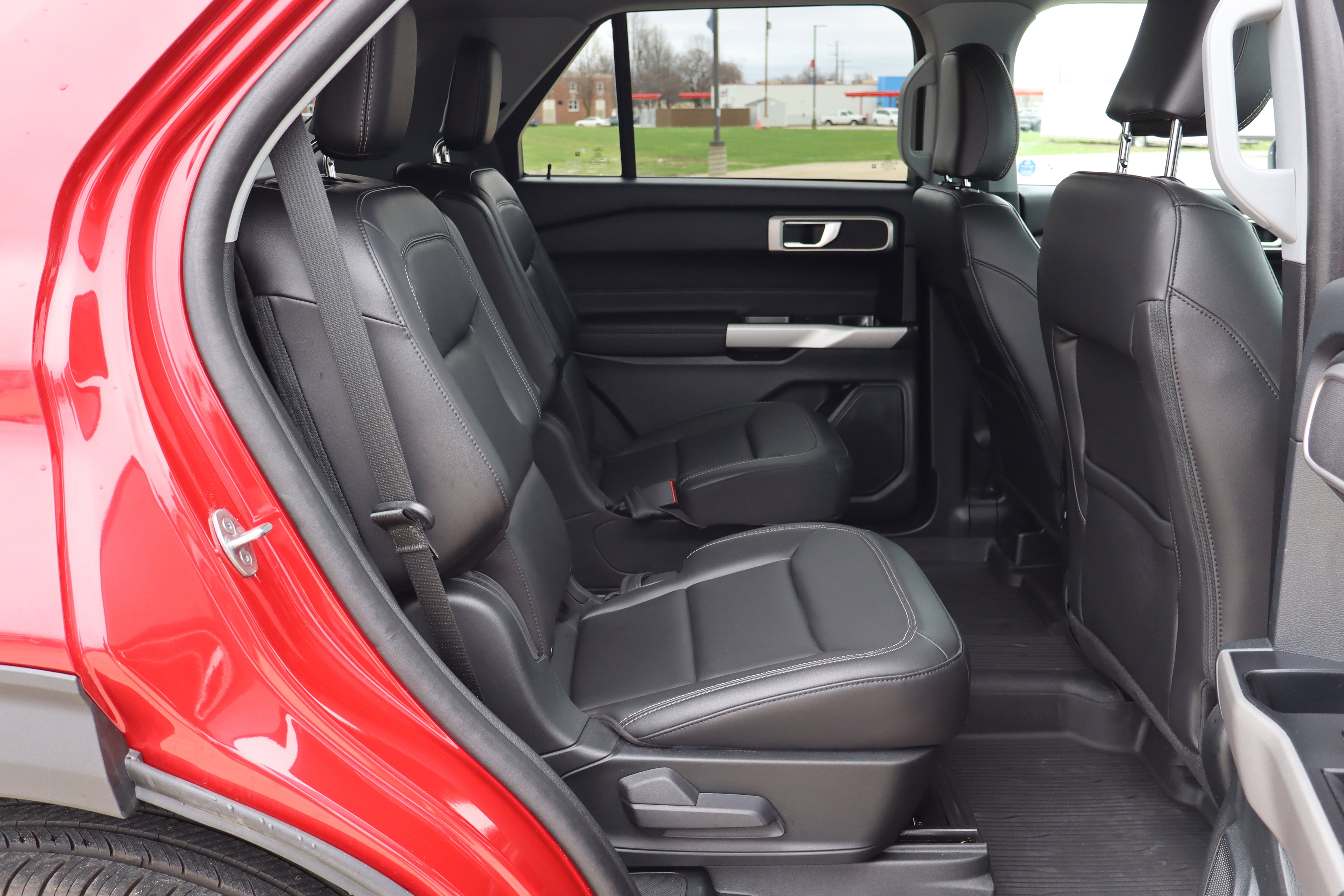 Used 2023 Ford Explorer XLT w/ Equipment Group 202A image 14