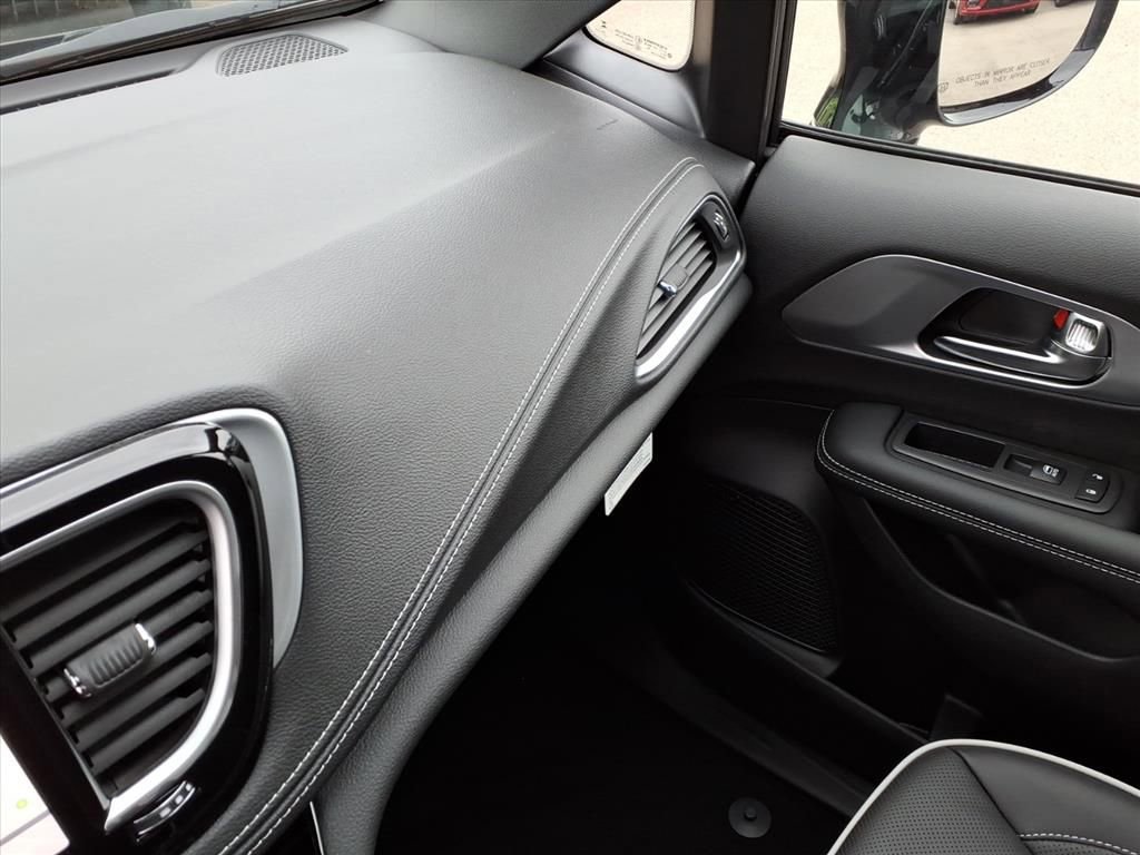 New 2026 Chrysler Pacifica Limited image 30
