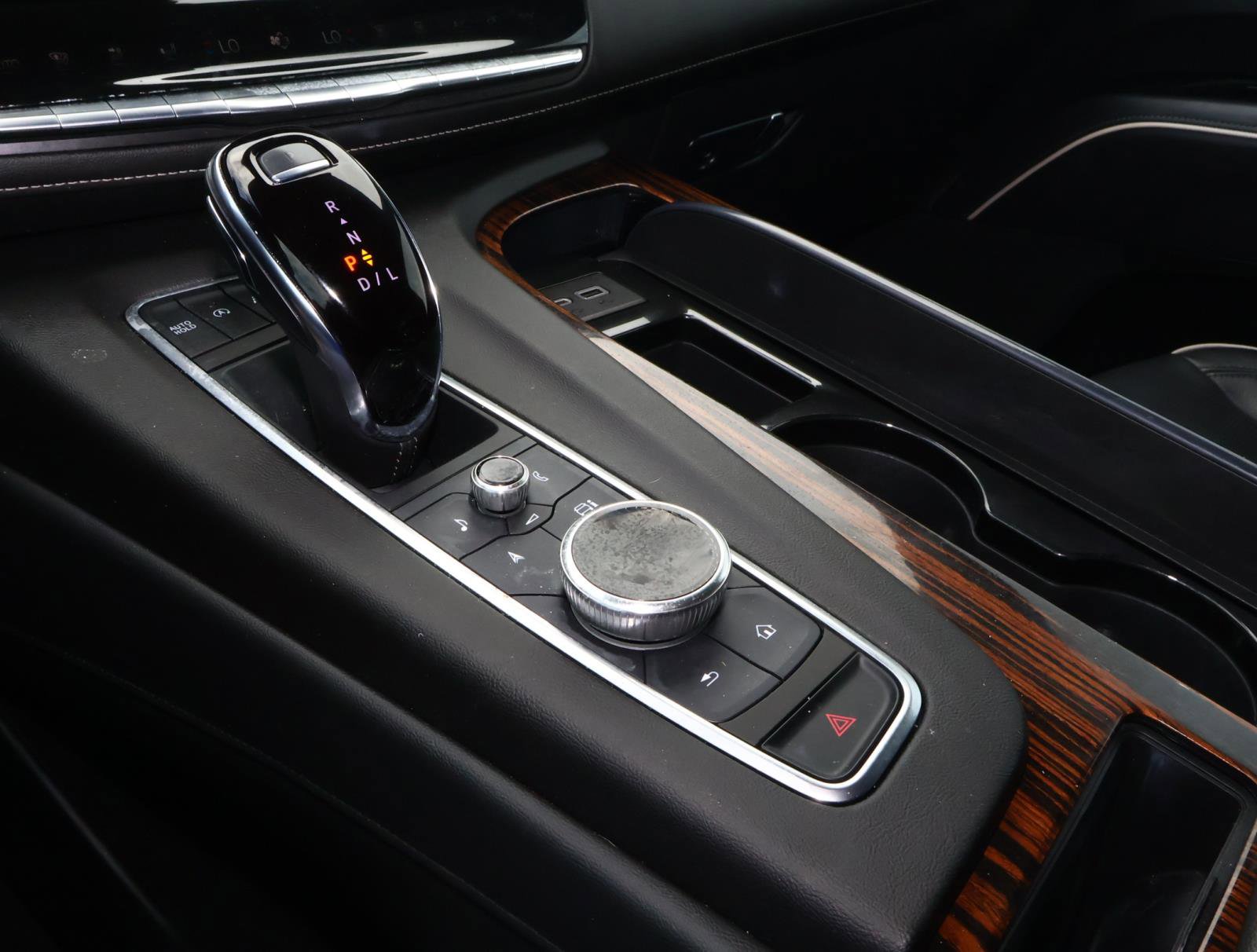 Used 2022 Cadillac Escalade ESV Premium Luxury AWD/4WD image 33