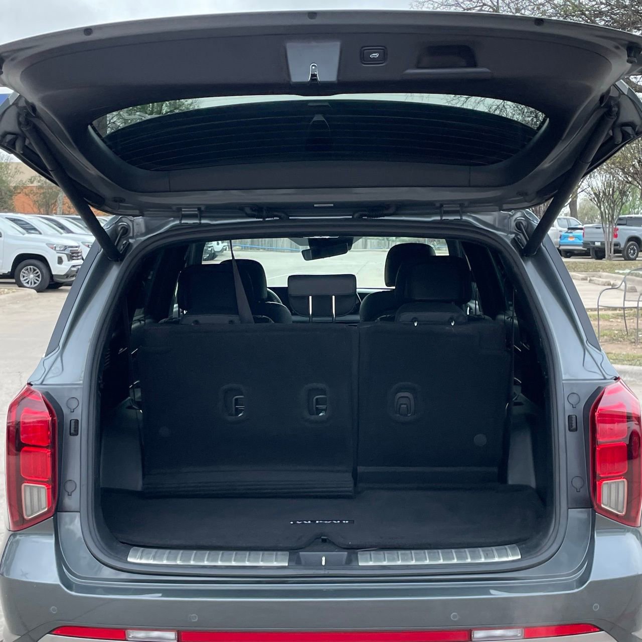 Used 2024 Hyundai Palisade Calligraphy image 25