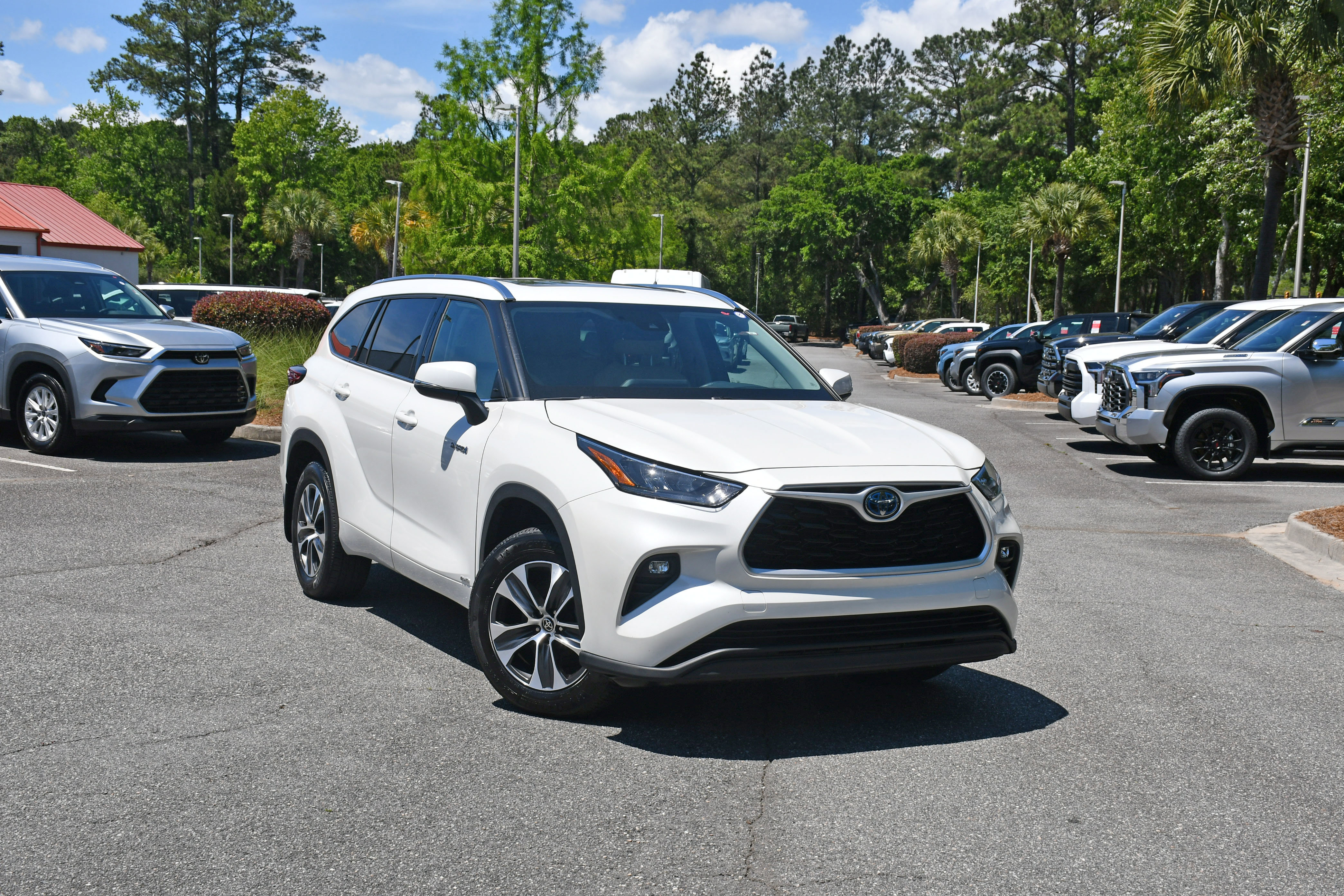 Certified 2020 Toyota Highlander XLE AWD/4WD image 6
