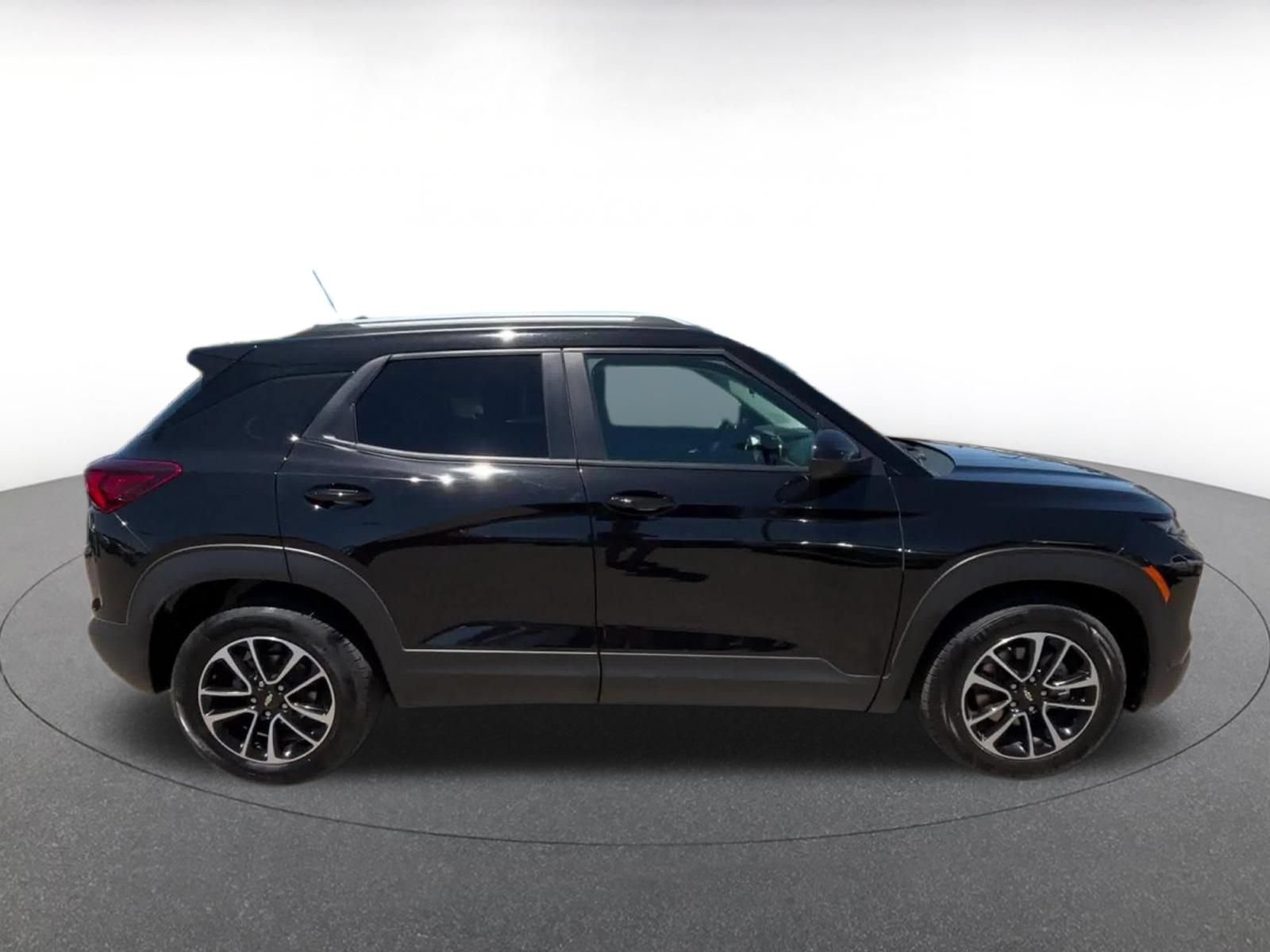 Used 2025 Chevrolet TrailBlazer LT FWD image 16