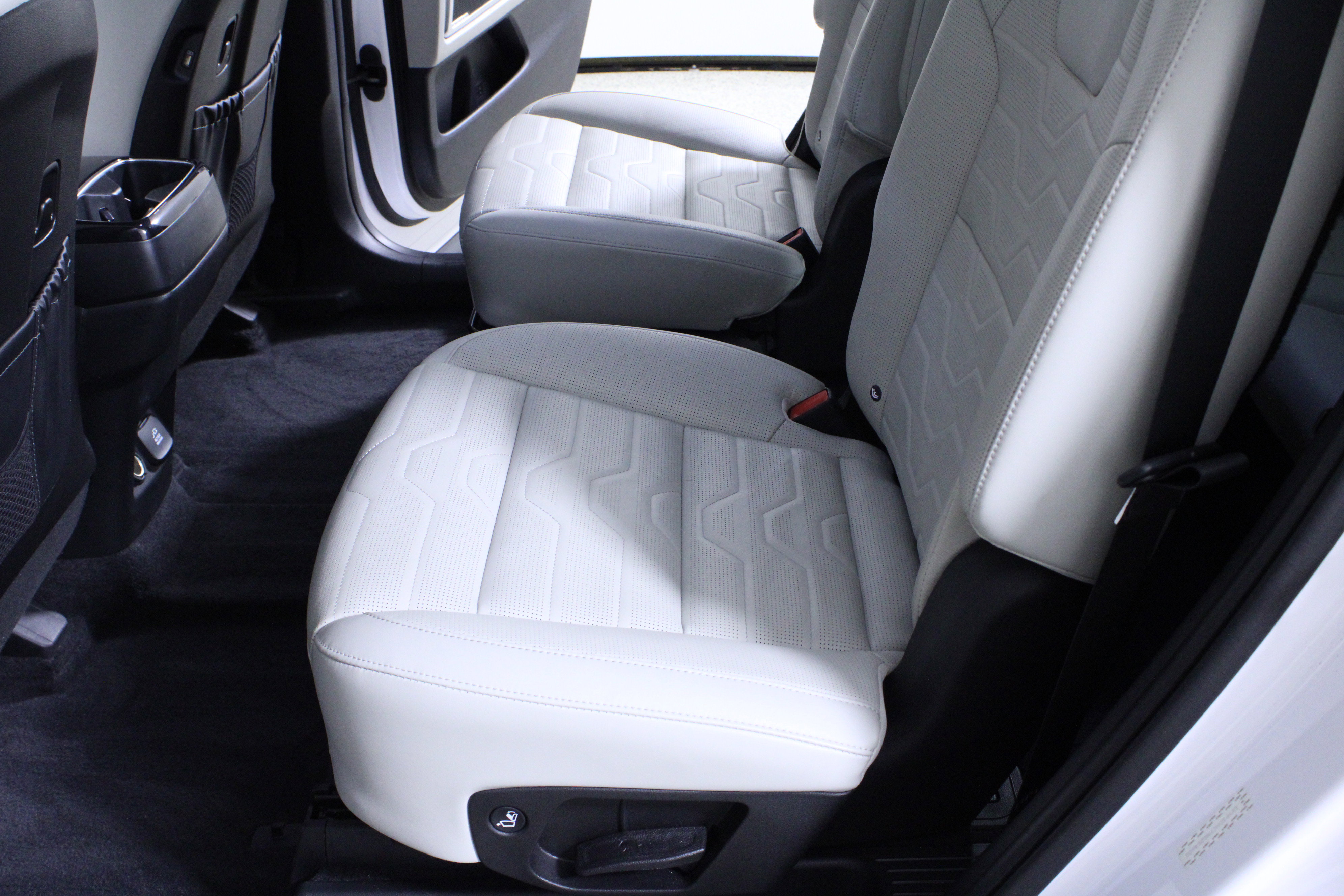 Used 2022 Kia Telluride SX w/ SX Prestige Package image 13