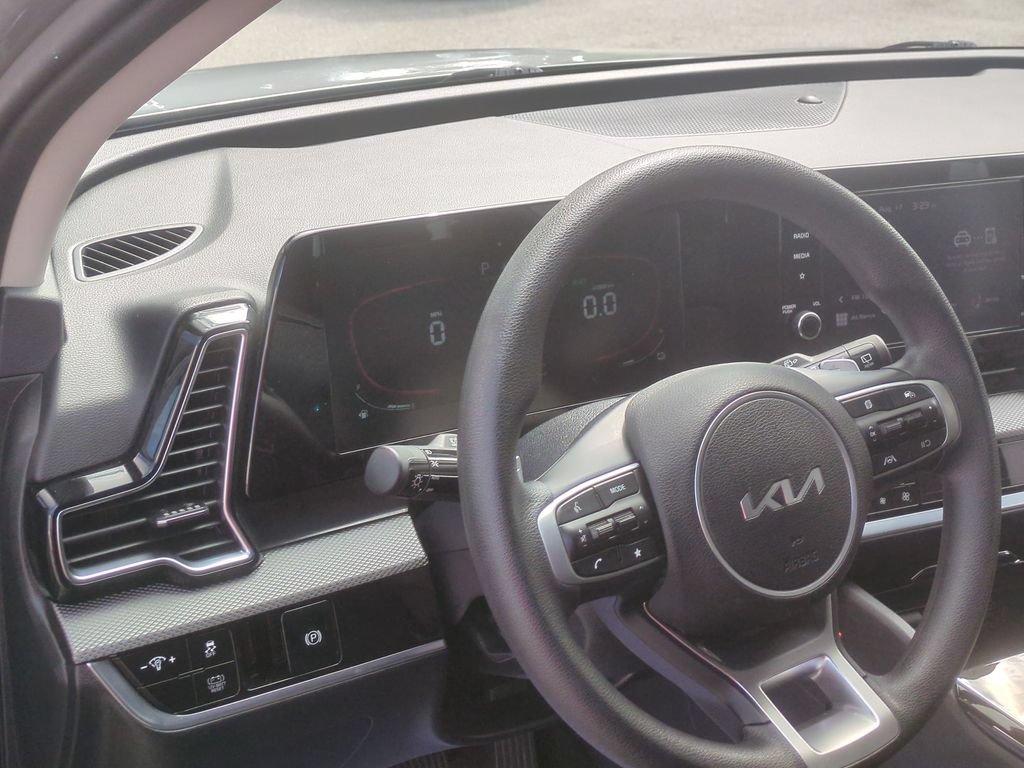 Used 2023 Kia Sportage LX AWD/4WD image 9