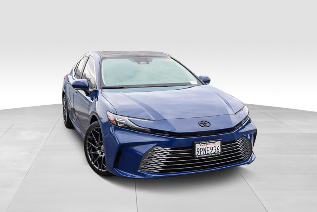 Used 2025 Toyota Camry XLE FWD image 2