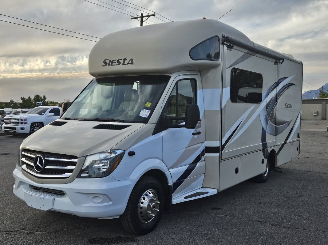 Used 2017 Mercedes-Benz Sprinter 3500 image 3