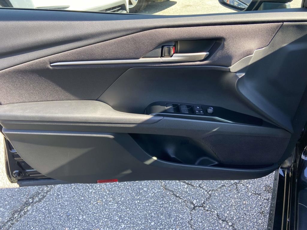 Used 2025 Toyota Camry LE image 11