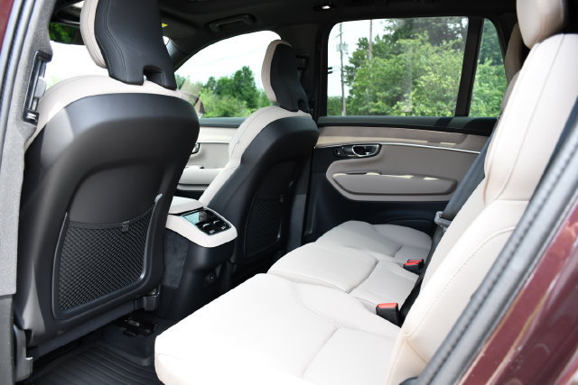 New 2026 Volvo XC90 B6 Plus w/ Protection Package Premier AWD/4WD image 16