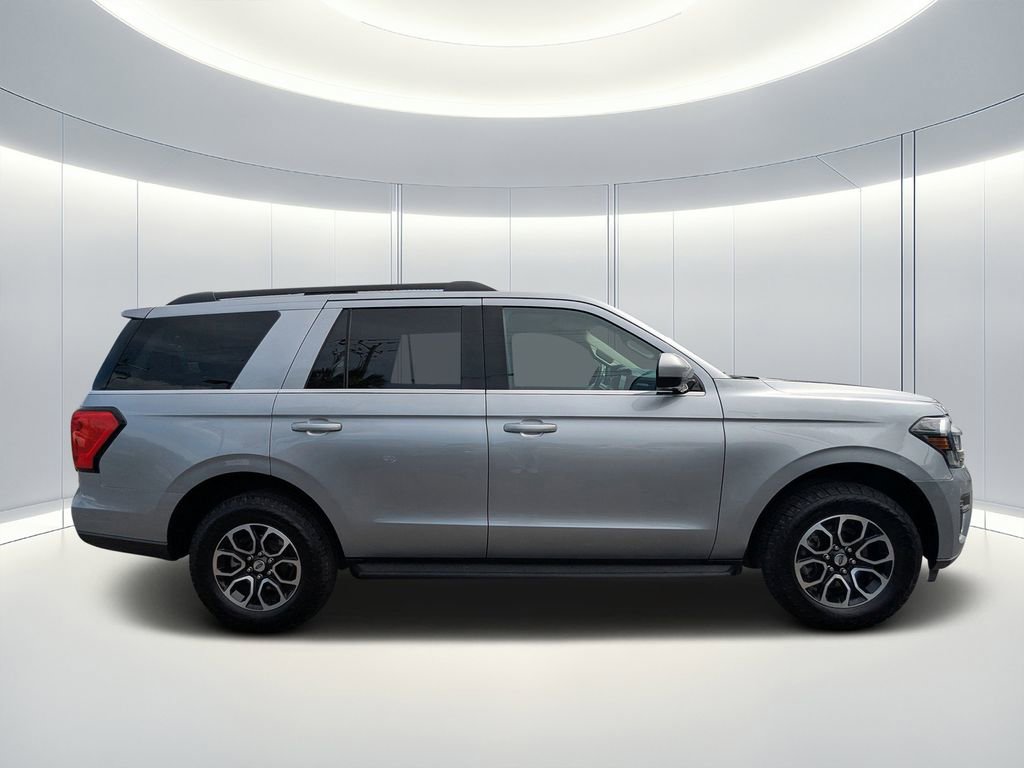 Used 2024 Ford Expedition XLT AWD/4WD image 3