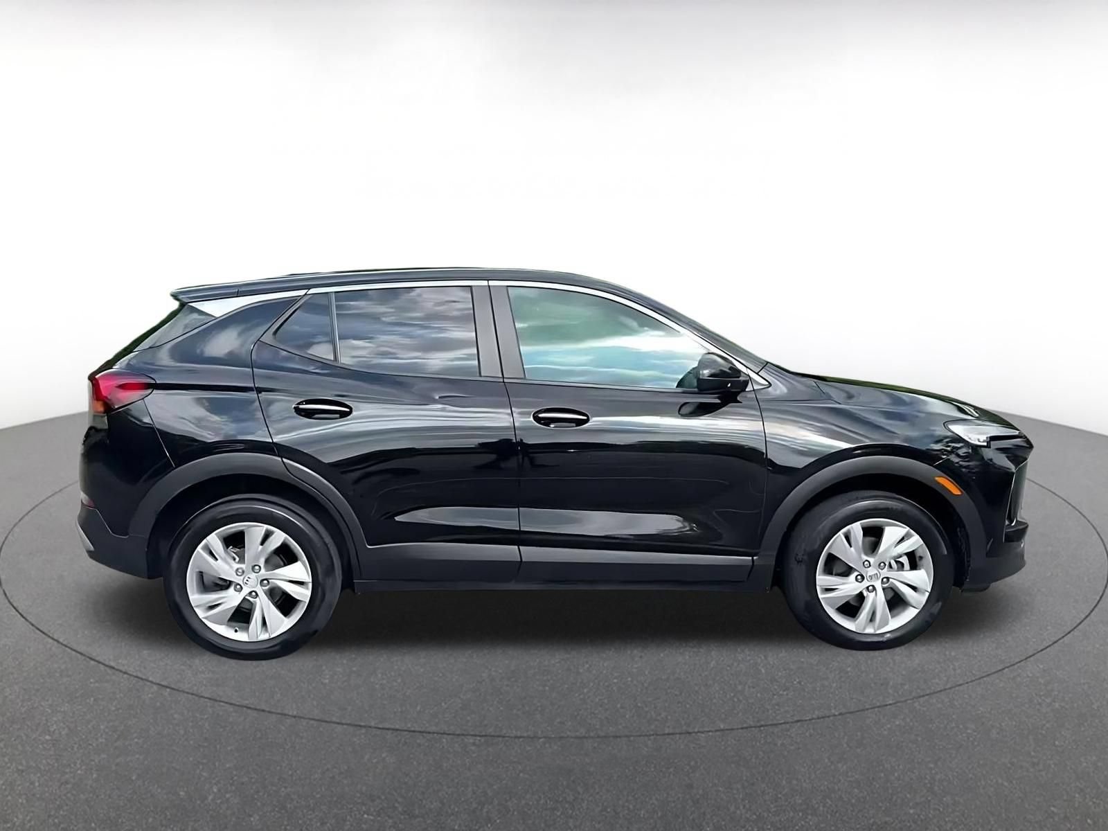 Used 2025 Buick Encore GX Preferred AWD/4WD image 16