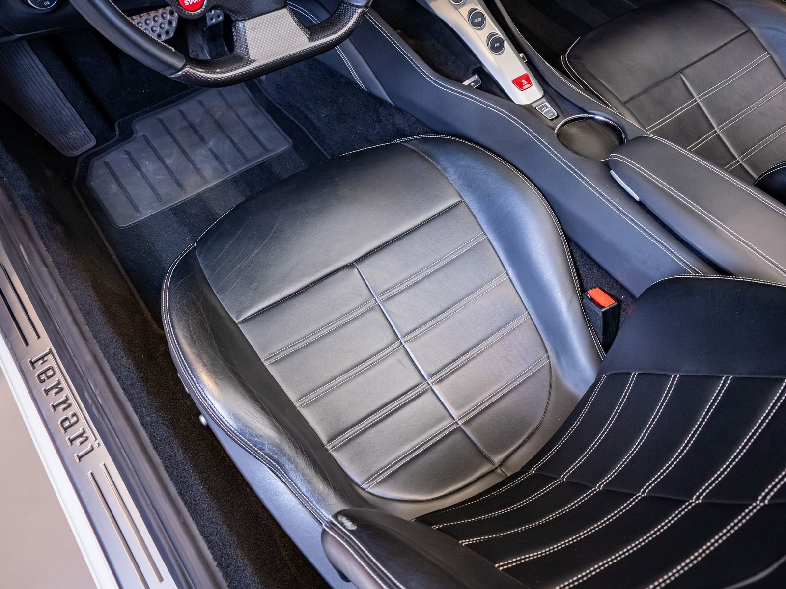 Certified 2016 Ferrari California T RWD image 12