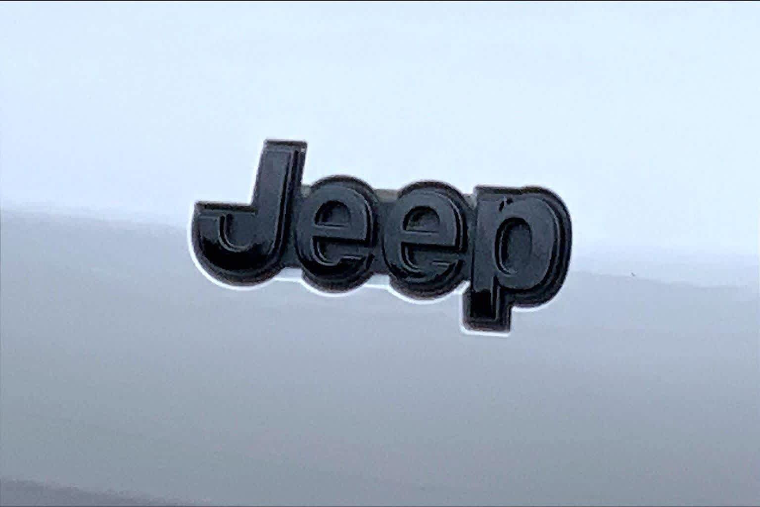 Used 2025 Jeep Grand Cherokee L Altitude AWD/4WD image 28