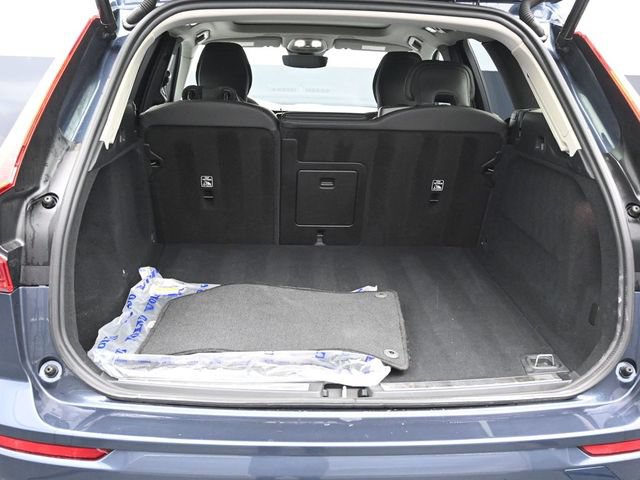 Used 2025 Volvo XC60 B5 Plus AWD/4WD image 13