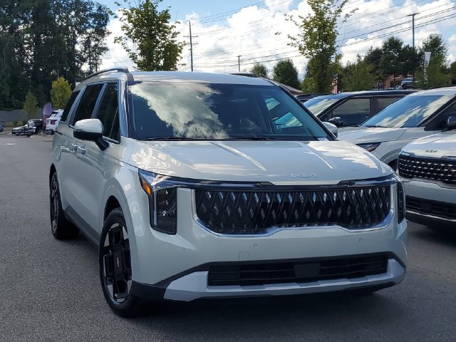 New 2027 Kia Carnival EX FWD image 3