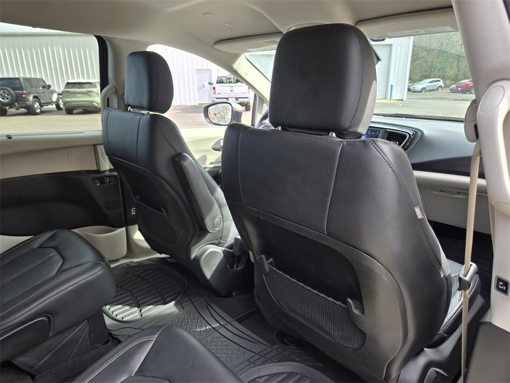 Used 2020 Chrysler Pacifica Touring-L image 22