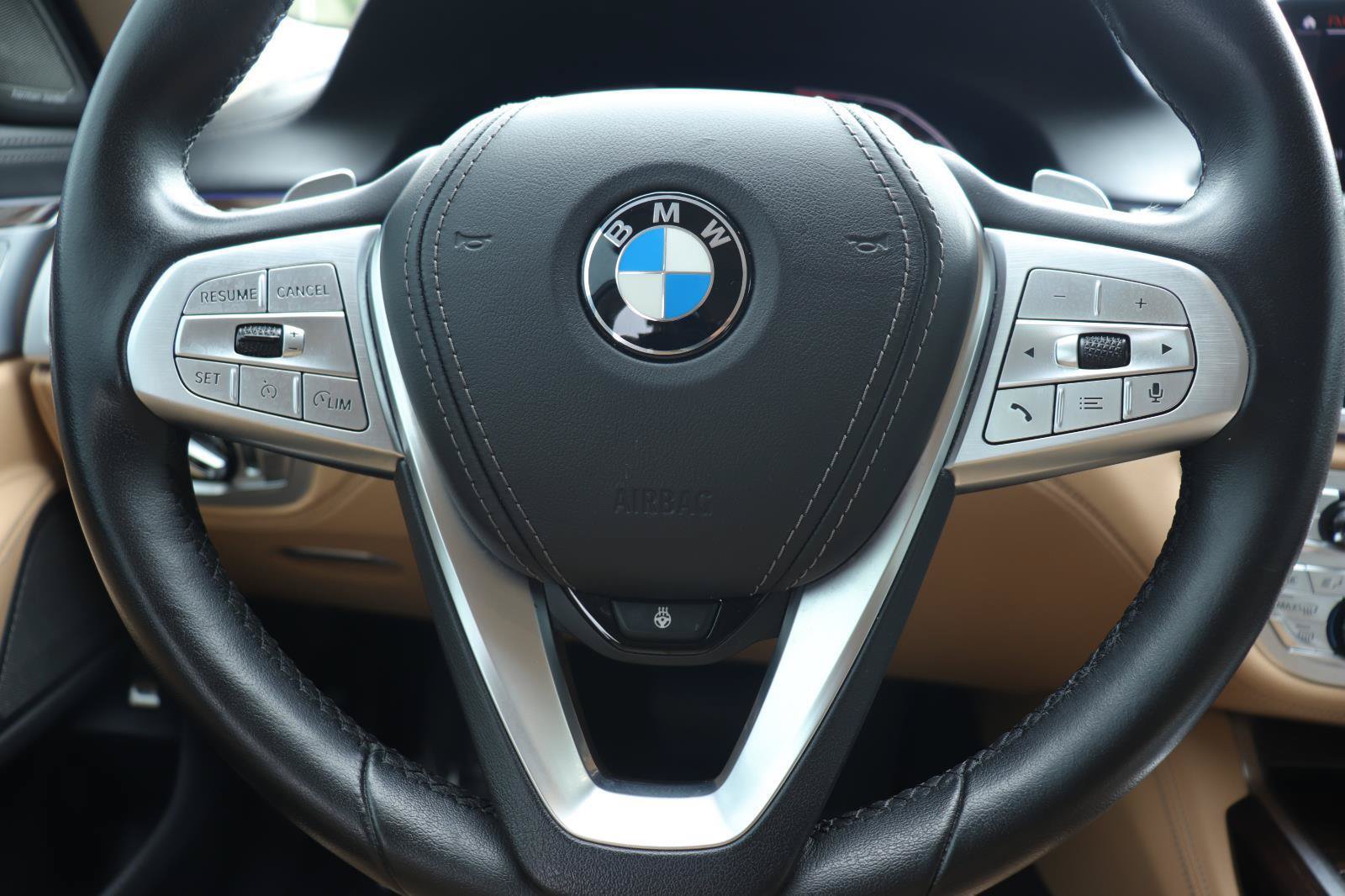 Used 2022 BMW 740i w/ Premium Package RWD image 26