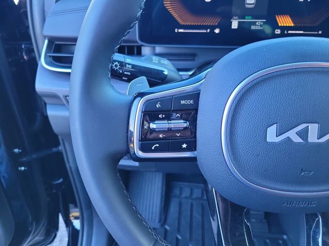 Used 2026 Kia Carnival EX image 18