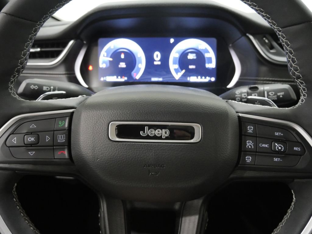 Used 2023 Jeep Grand Cherokee Altitude image 16