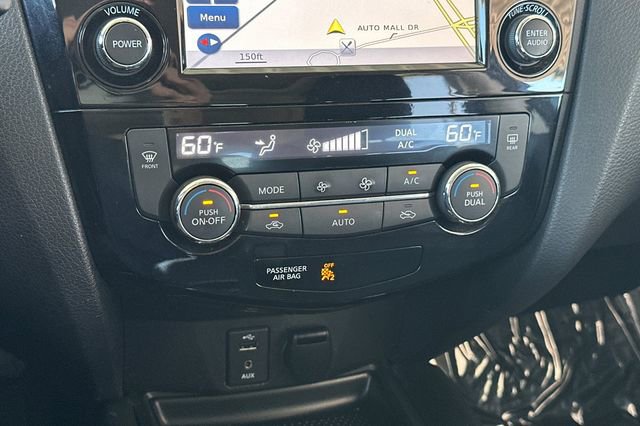 Used 2016 Nissan Rogue SV w/ SV Premium Package image 25