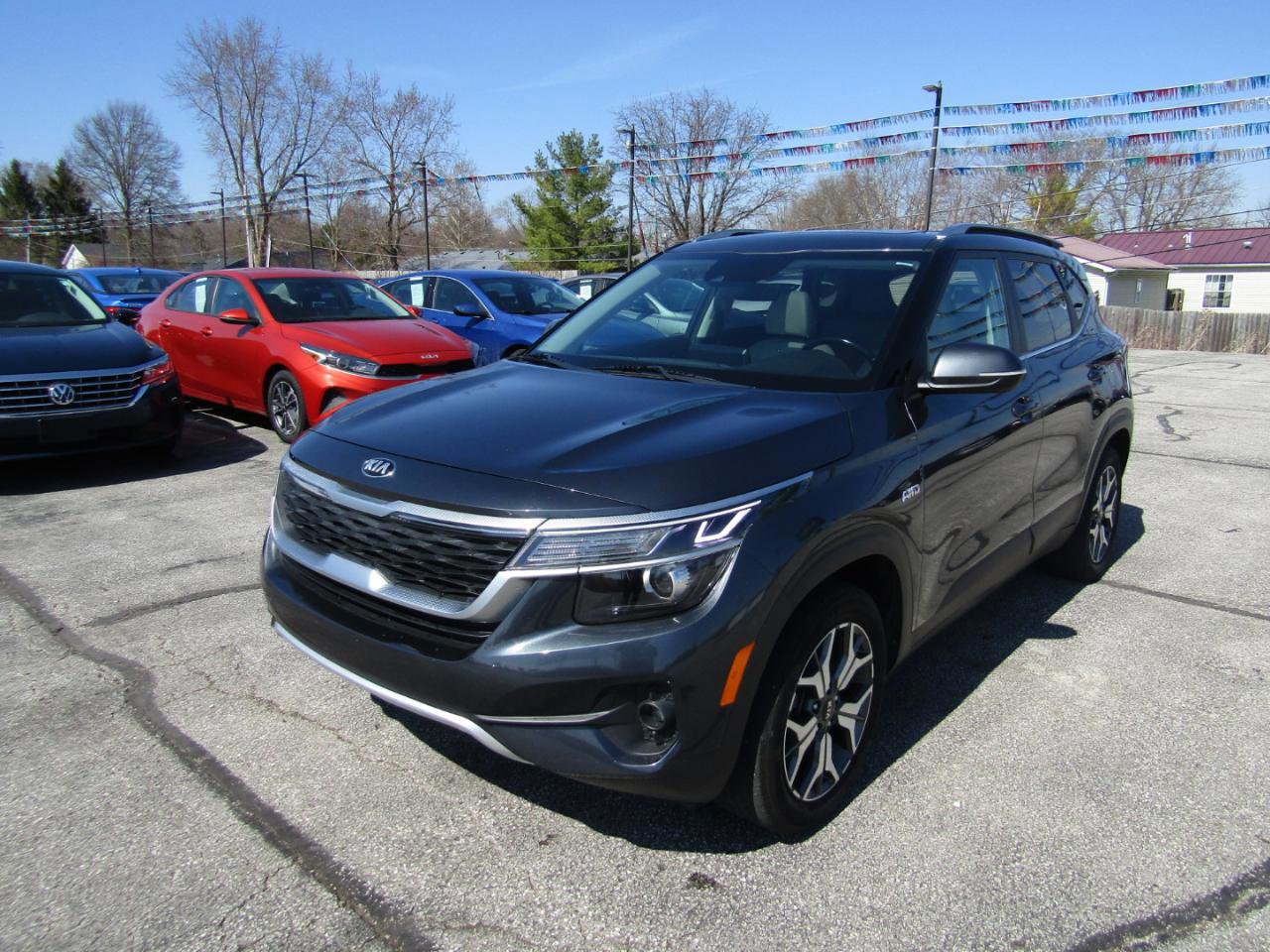 Used 2021 Kia Seltos EX image 3