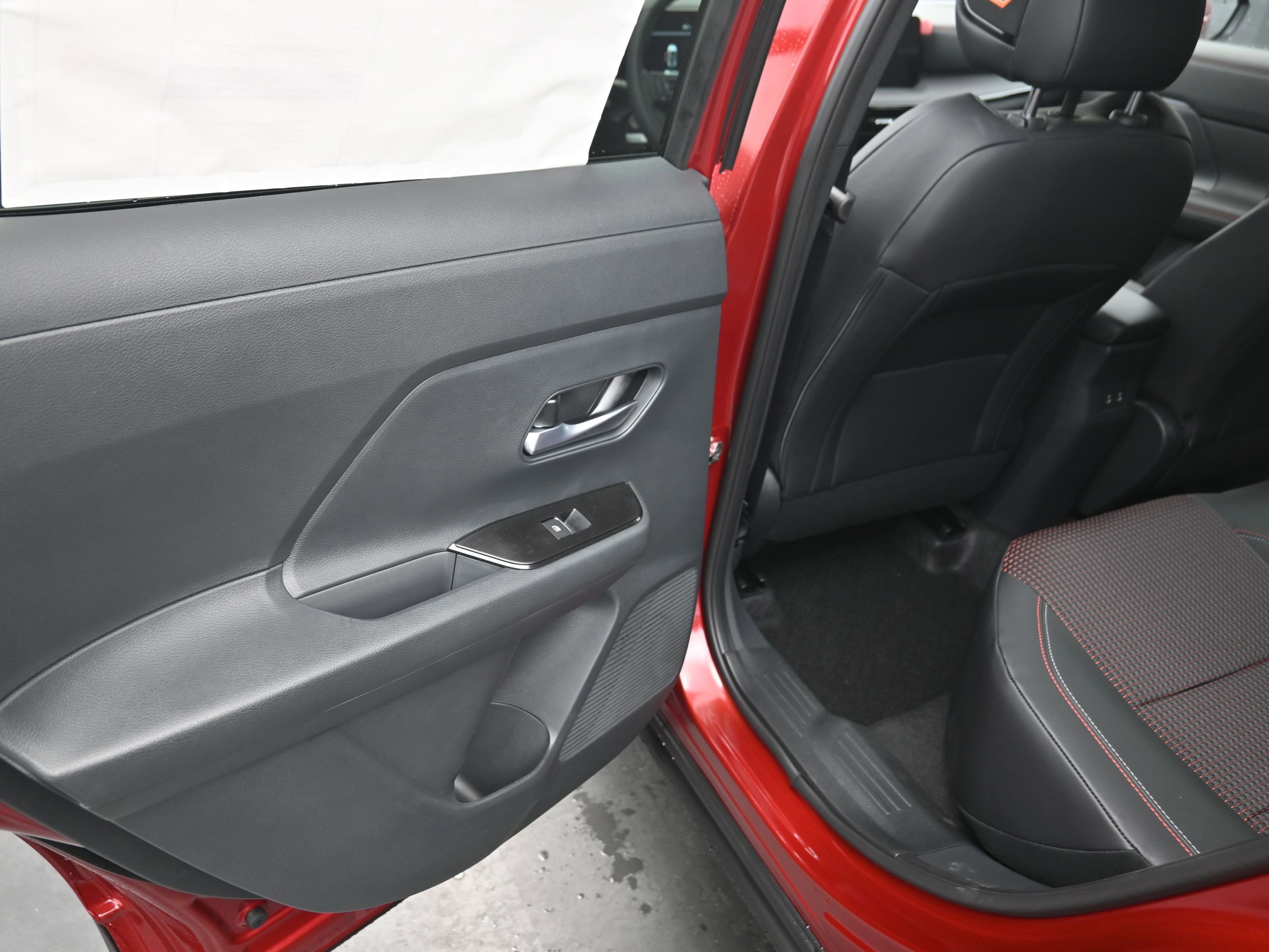 New 2026 Nissan Kicks SR w/ SR Premium Package image 17