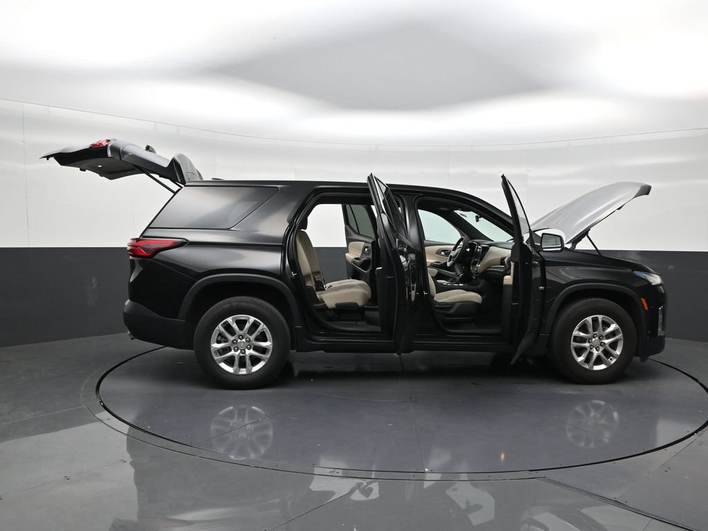 Used 2023 Chevrolet Traverse LS FWD image 29