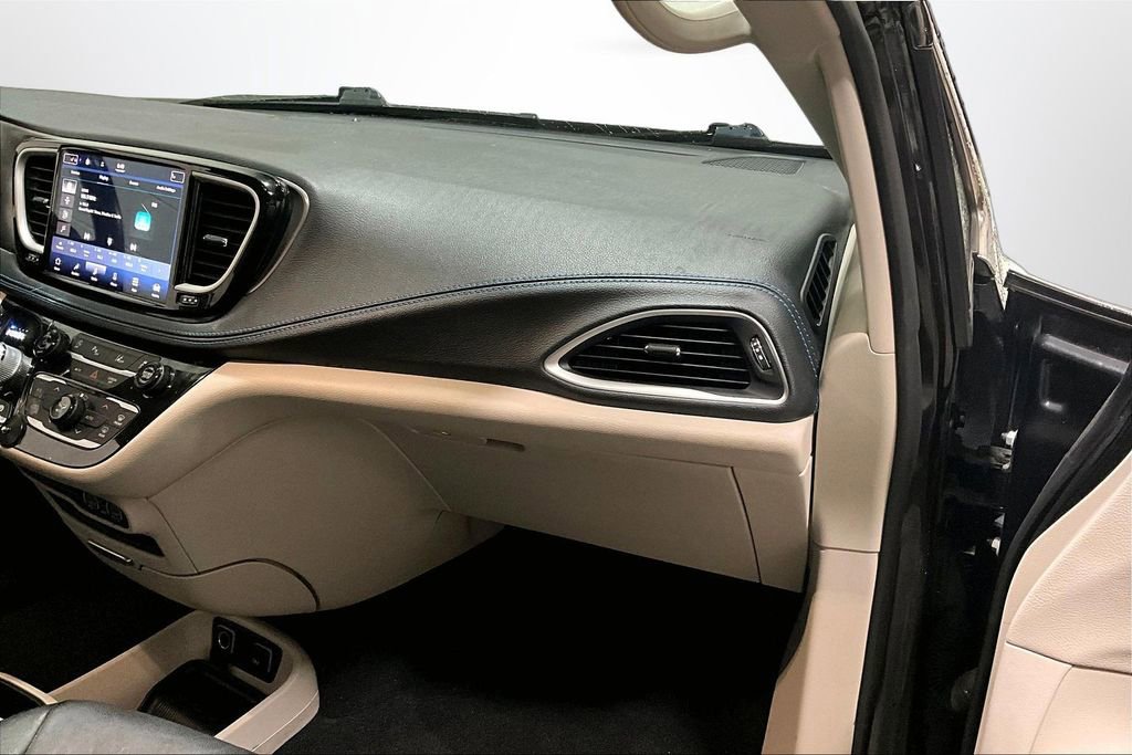 Used 2021 Chrysler Pacifica Touring-L image 24