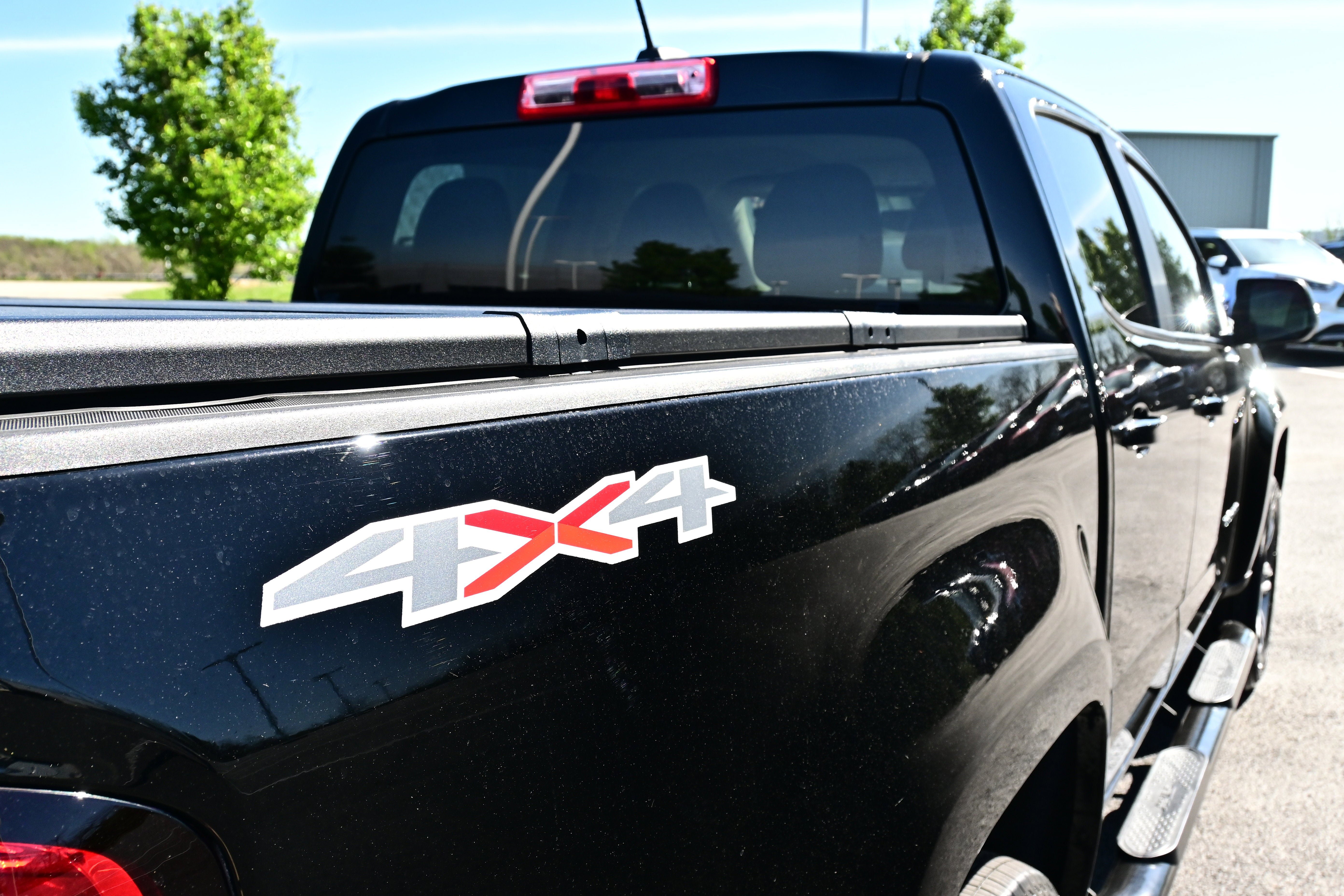 Used 2022 Chevrolet Colorado W/T w/ Custom Special Edition AWD/4WD image 10