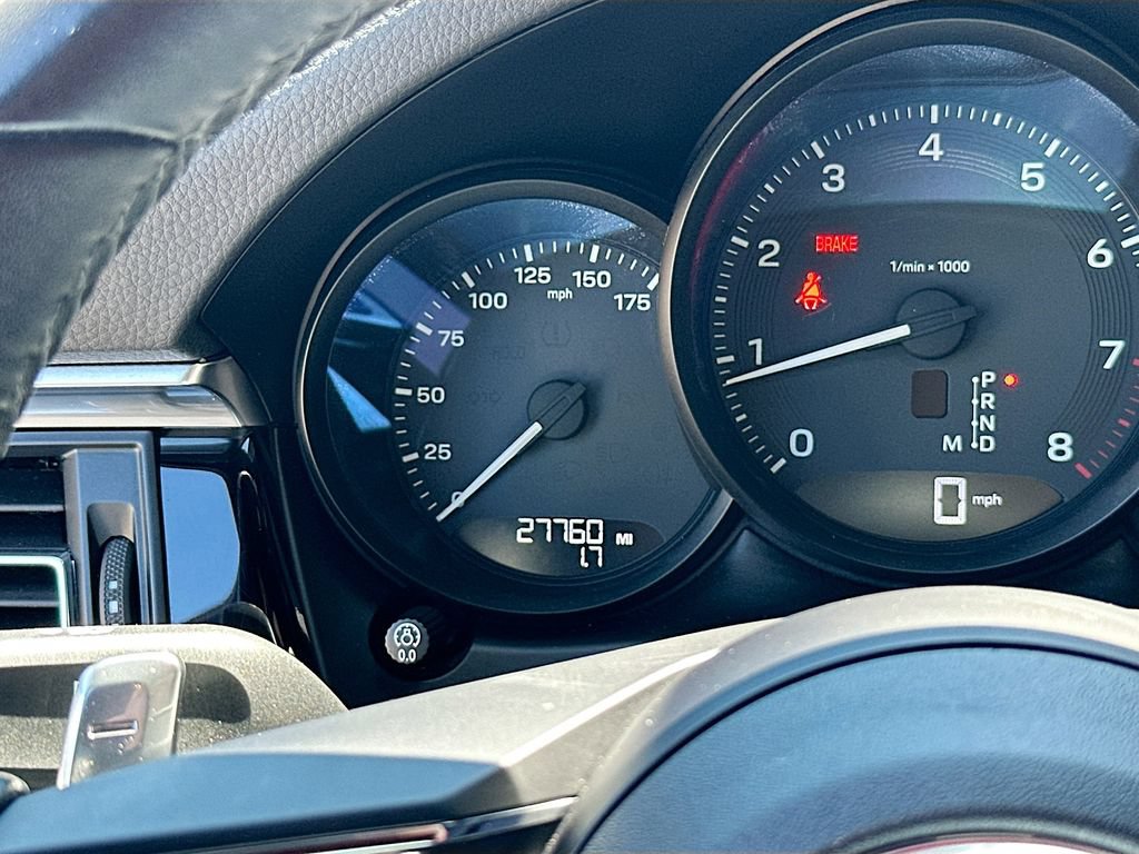 Certified 2023 Porsche Macan AWD/4WD image 13