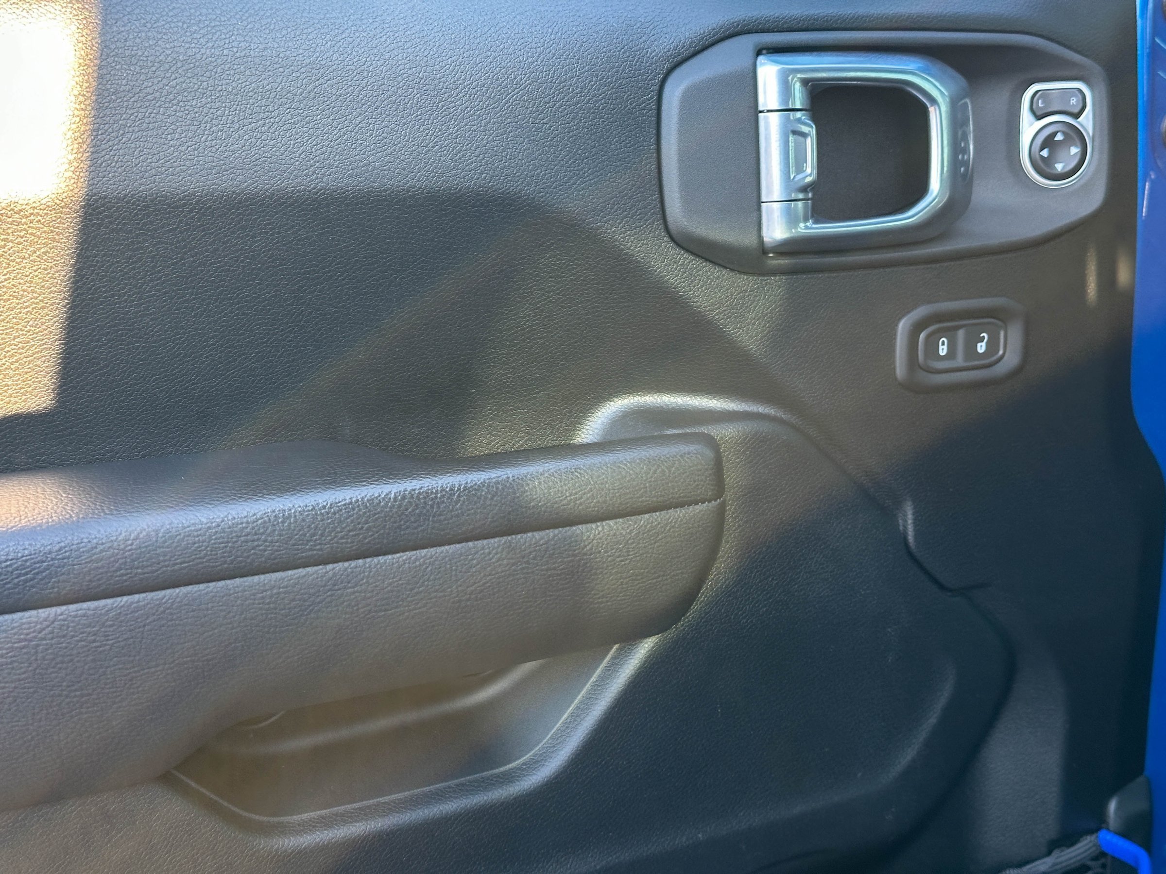 Used 2024 Jeep Gladiator Sport AWD/4WD image 16