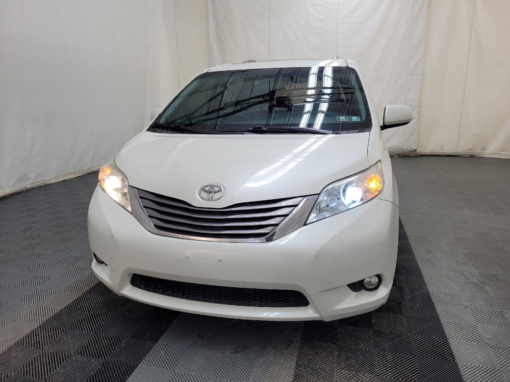 Used 2017 Toyota Sienna XLE w/ XLE Navigation Package AWD/4WD image 15
