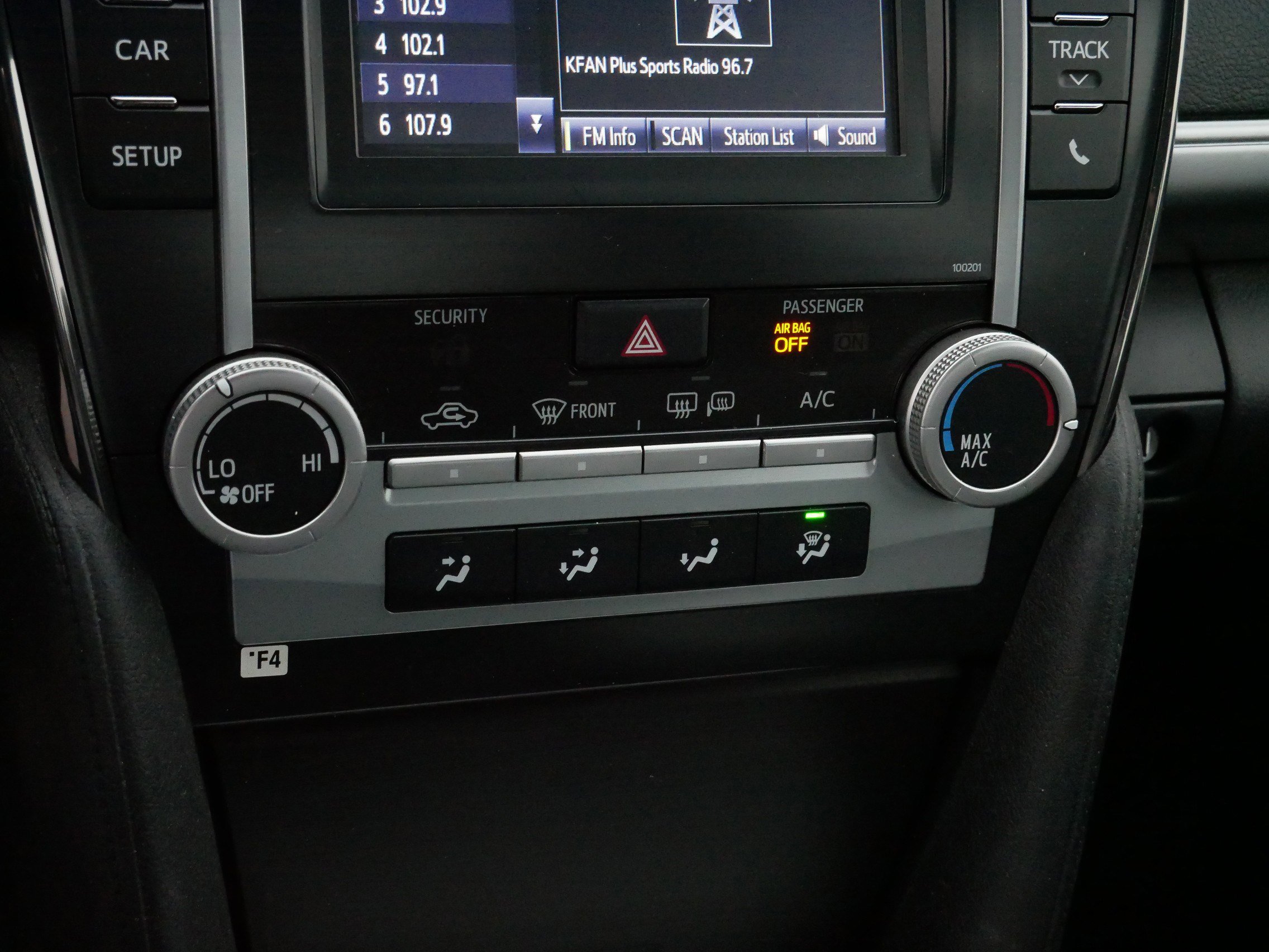 Used 2014 Toyota Camry L image 23