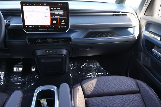 Certified 2025 Volkswagen ID. Buzz Pro S RWD image 18