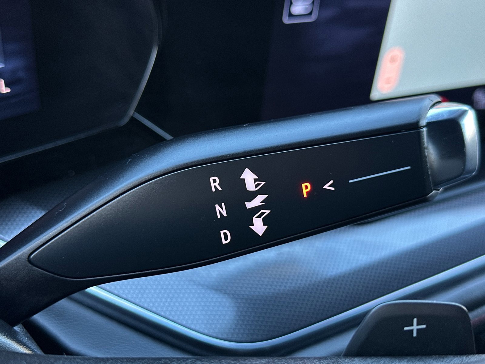 Used 2025 Chevrolet Suburban RST image 25