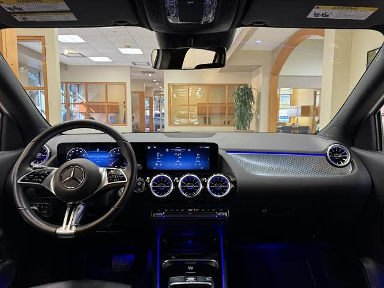 Used 2025 Mercedes-Benz GLA 250 image 10