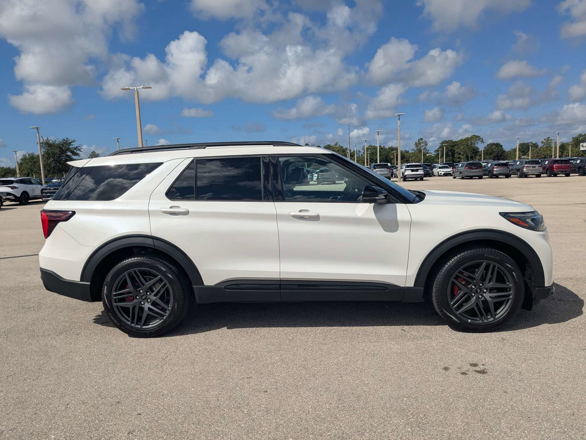 Used 2025 Ford Explorer ST AWD/4WD image 4