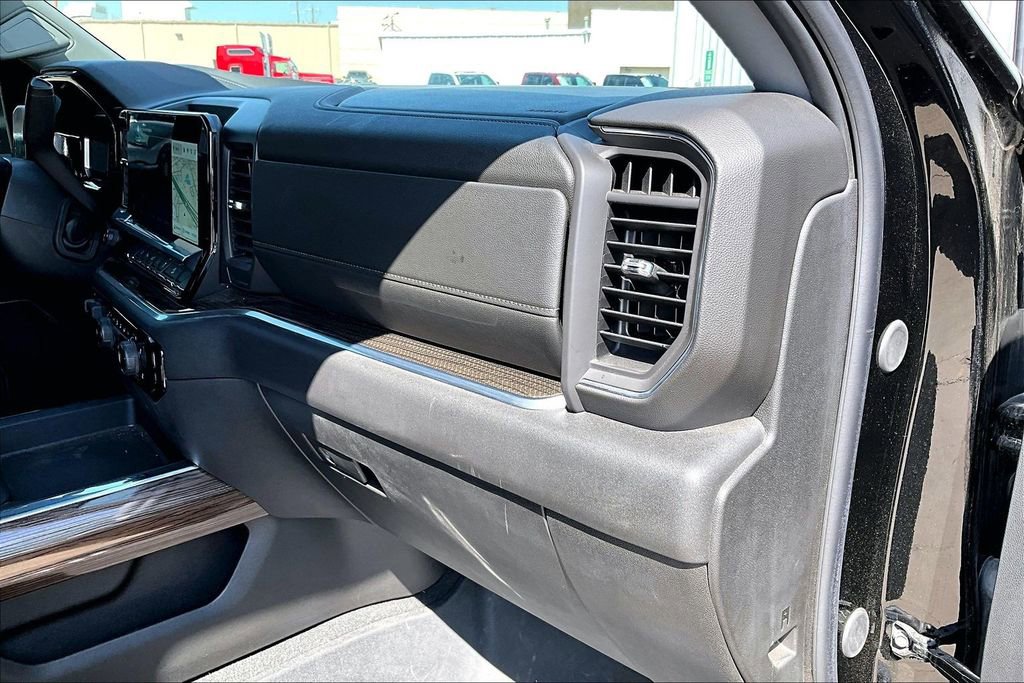 Used 2024 Chevrolet Silverado 2500 LT w/ Midnight Edition image 19