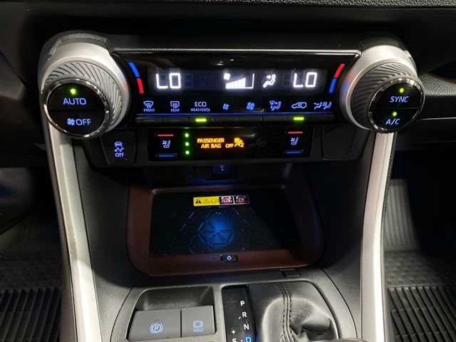 Used 2022 Toyota RAV4 Limited AWD/4WD image 19
