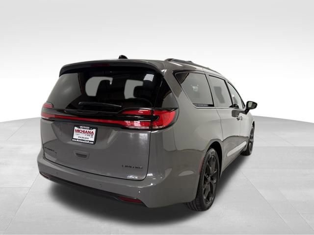 Certified 2025 Chrysler Pacifica Limited image 8