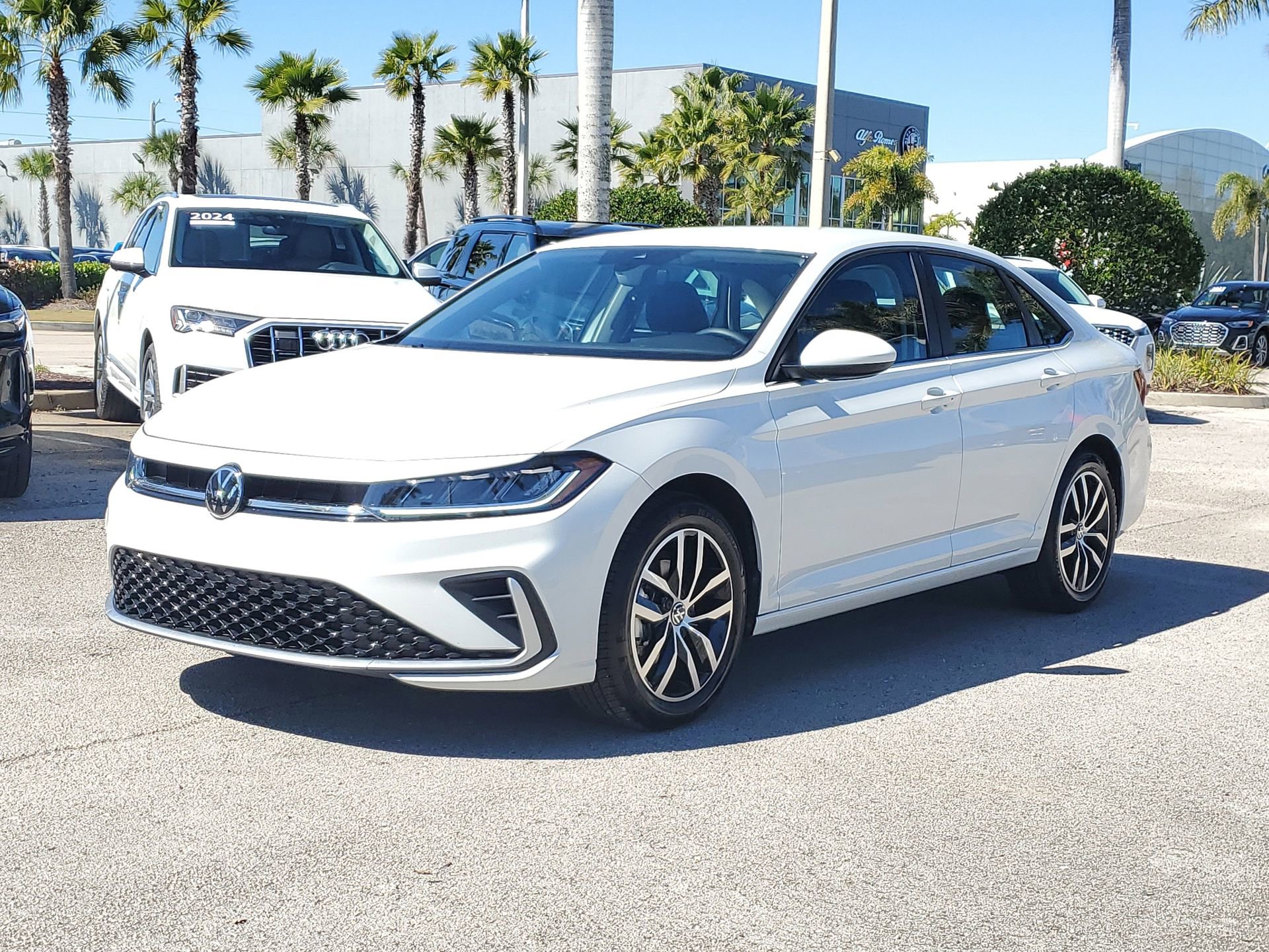 Used 2025 Volkswagen Jetta SE image 3