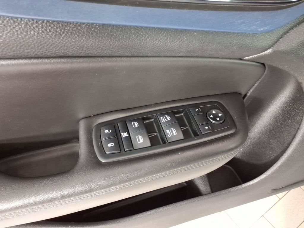 Used 2015 Chrysler 200 S w/ Comfort Group FWD image 13