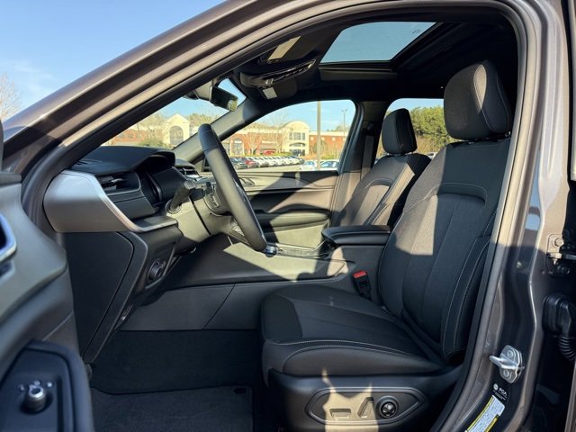 New 2025 Jeep Grand Cherokee Laredo X image 13