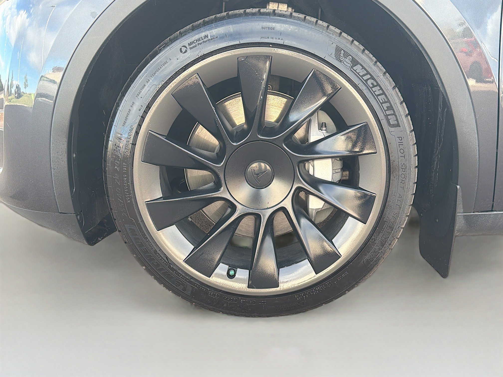 Used 2024 Tesla Model Y Long Range image 11