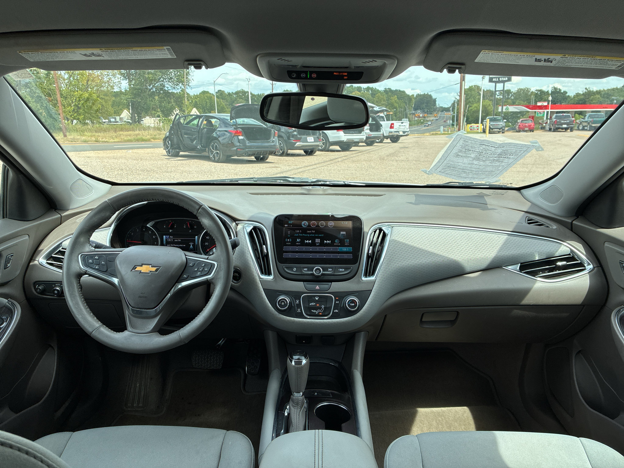 Used 2018 Chevrolet Malibu LT FWD image 17